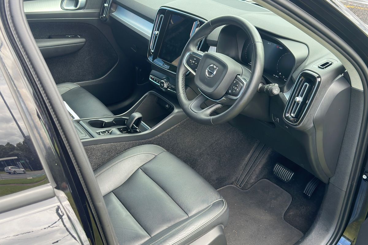 2021 Volvo XC40 T4 Momentum