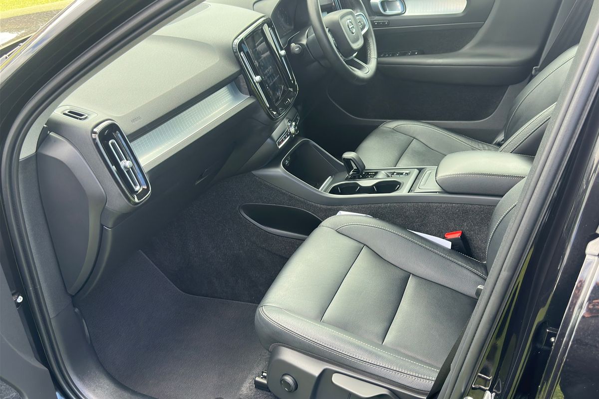 2021 Volvo XC40 T4 Momentum