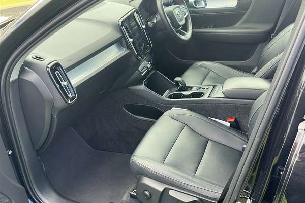 2021 Volvo XC40 T4 Momentum
