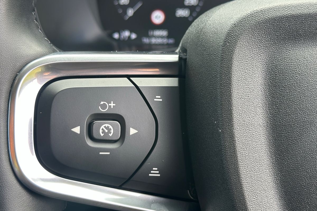 2021 Volvo XC40 T4 Momentum