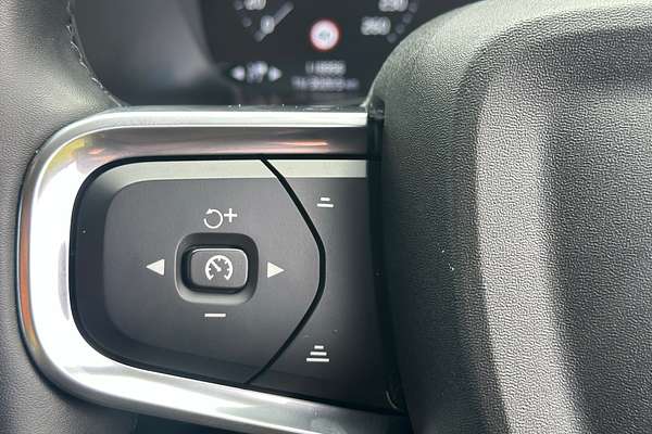 2021 Volvo XC40 T4 Momentum