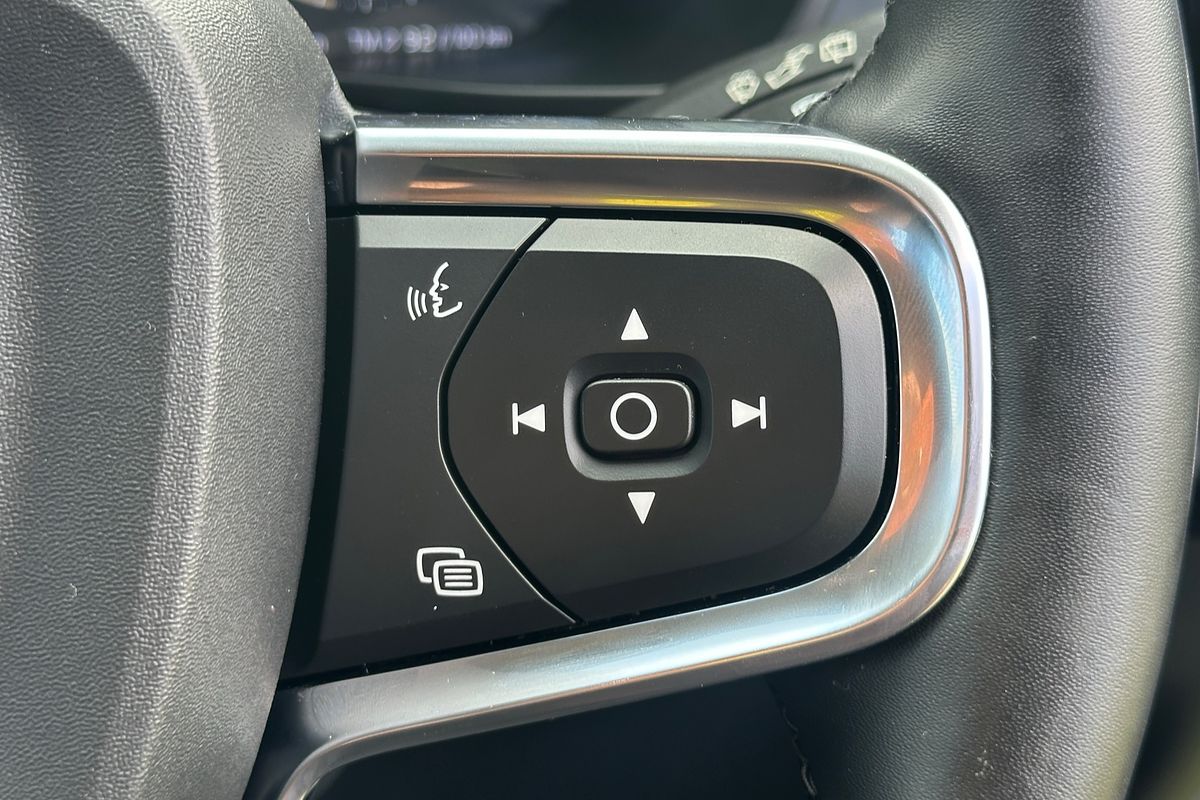 2021 Volvo XC40 T4 Momentum