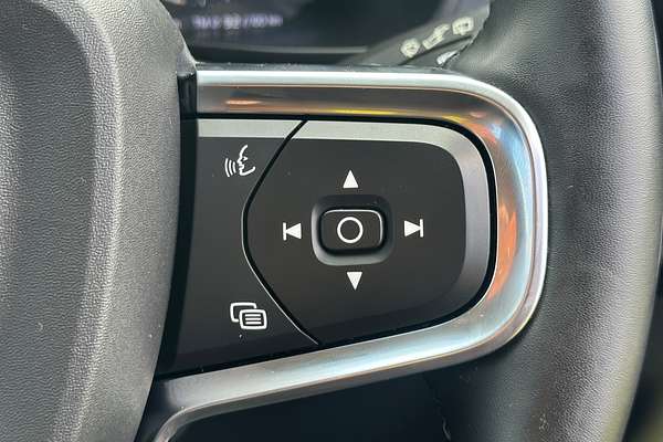 2021 Volvo XC40 T4 Momentum