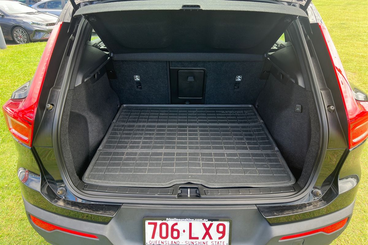 2021 Volvo XC40 T4 Momentum