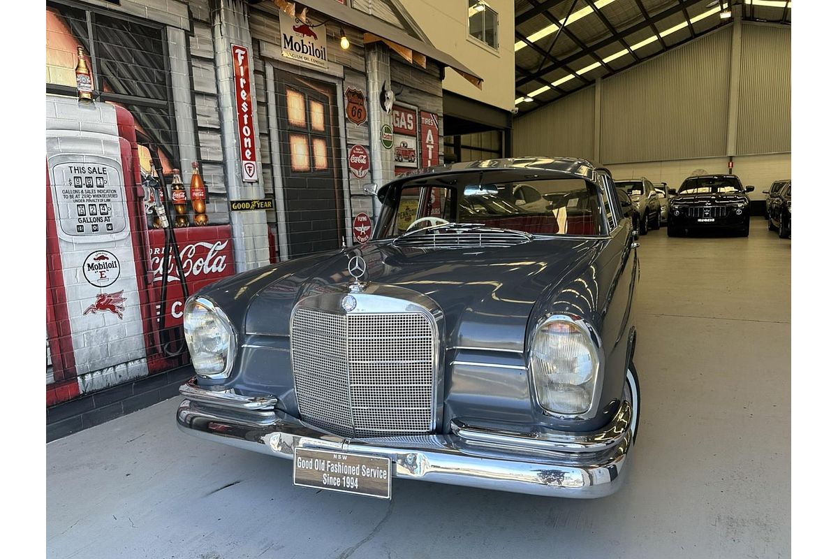 1962 Mercedes-Benz 220S W111