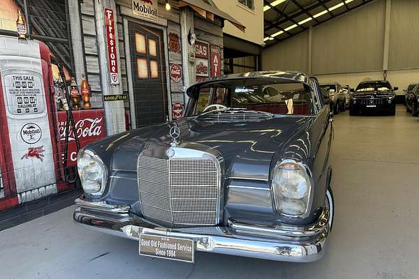 1962 Mercedes-Benz 220S W111