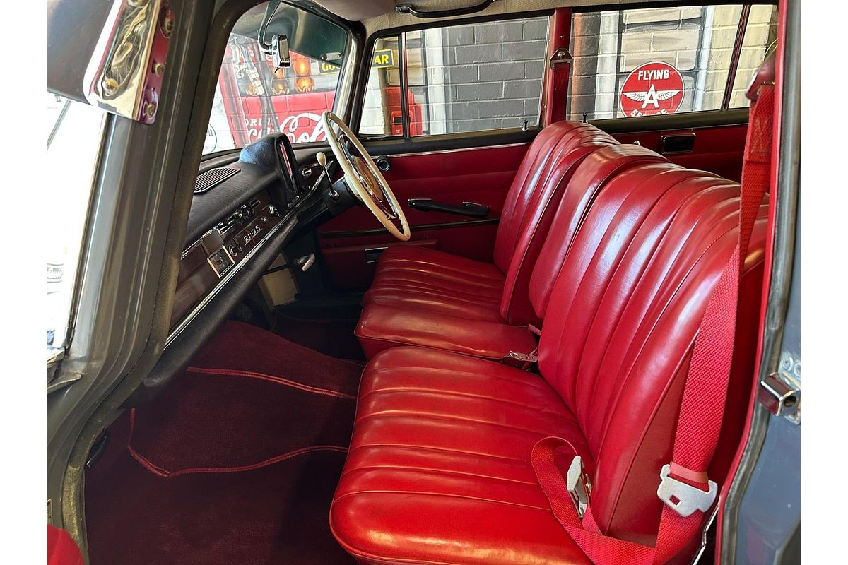 1962 Mercedes-Benz 220S W111
