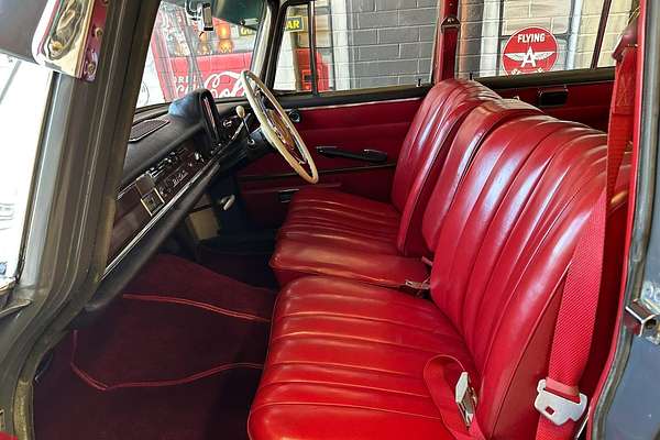 1962 Mercedes-Benz 220S W111