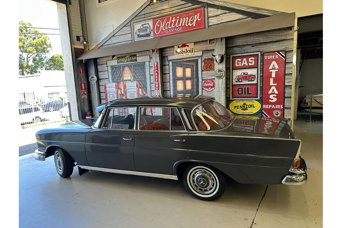 1962 Mercedes-Benz 220S W111