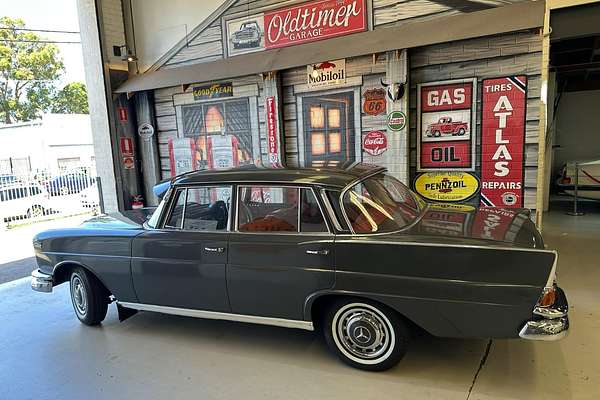 1962 Mercedes-Benz 220S W111