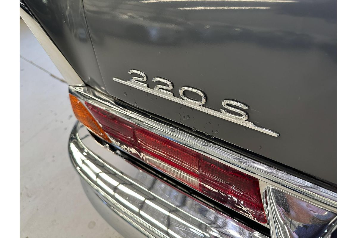 1962 Mercedes-Benz 220S W111