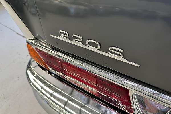 1962 Mercedes-Benz 220S W111