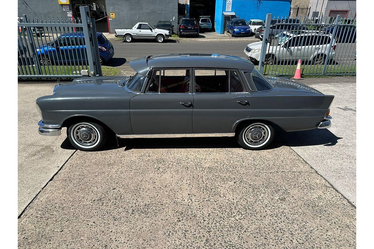 1962 Mercedes-Benz 220S W111
