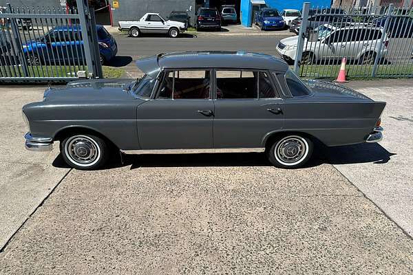 1962 Mercedes-Benz 220S W111
