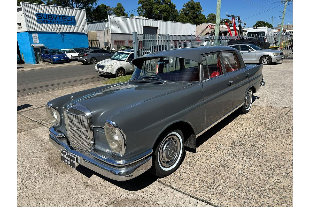 1962 Mercedes-Benz 220S W111