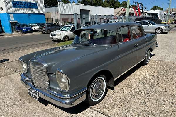 1962 Mercedes-Benz 220S W111