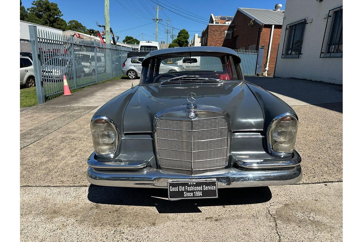 1962 Mercedes-Benz 220S W111