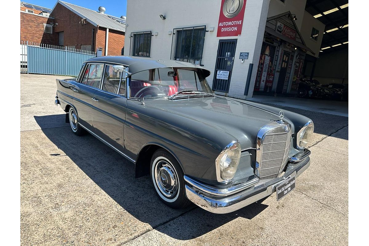 1962 Mercedes-Benz 220S W111