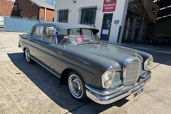 1962 Mercedes-Benz 220S W111
