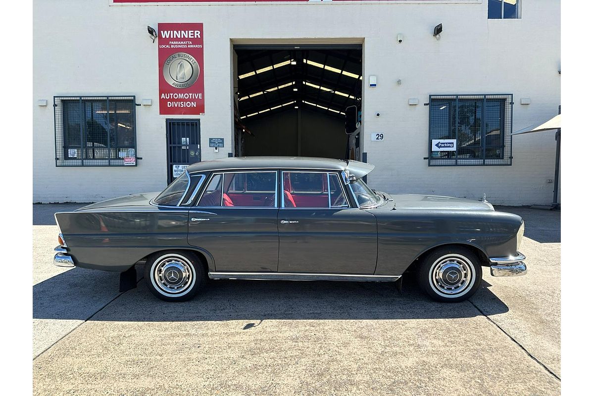 1962 Mercedes-Benz 220S W111
