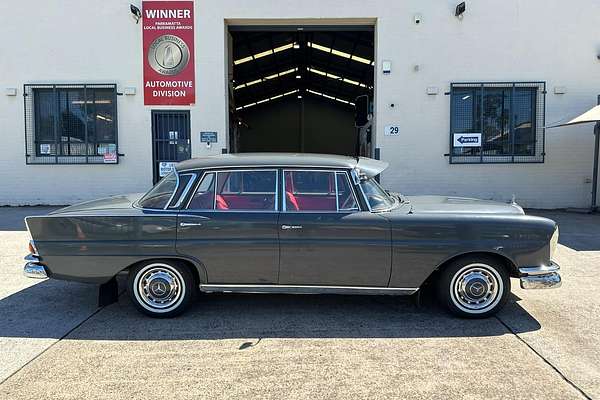 1962 Mercedes-Benz 220S W111