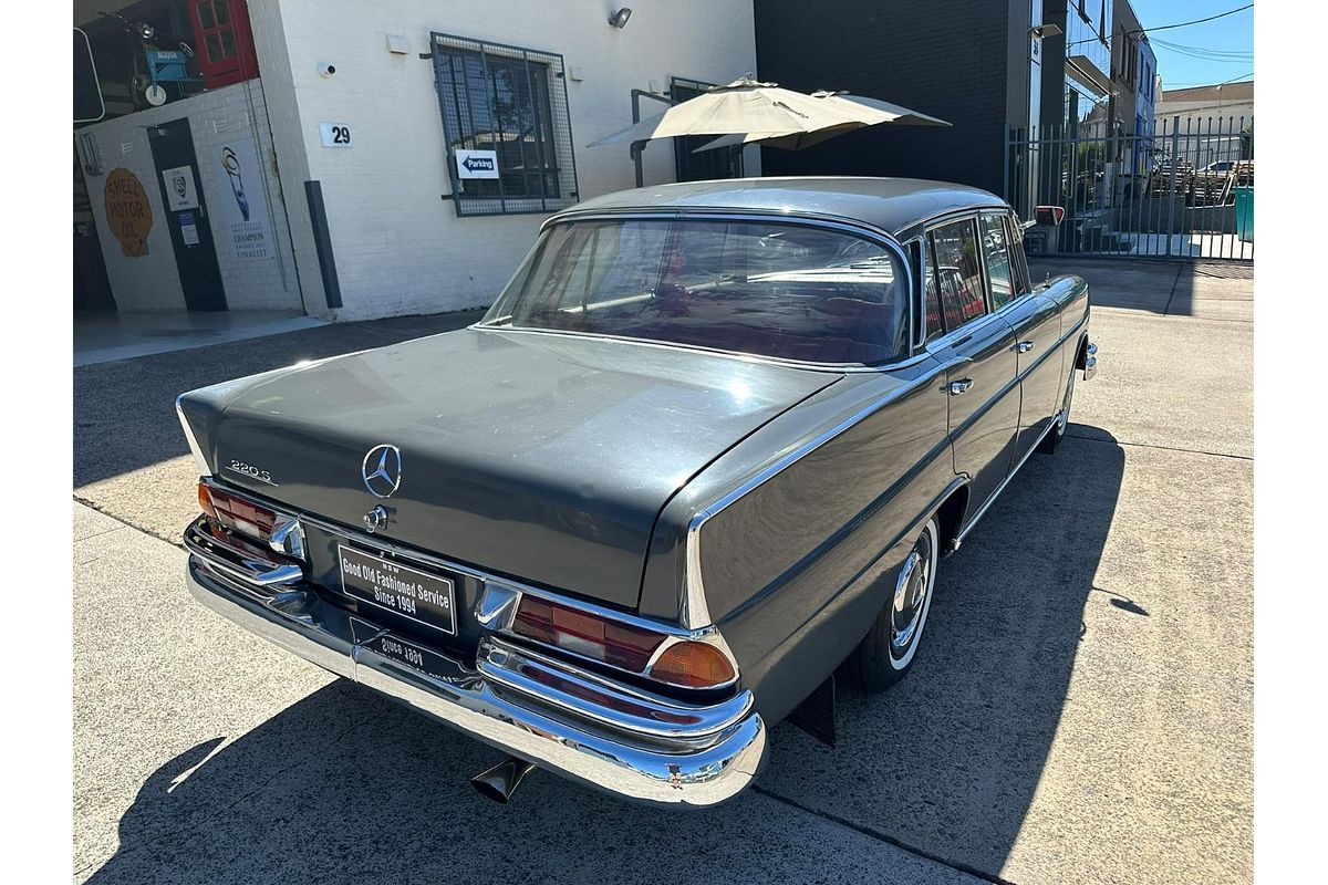 1962 Mercedes-Benz 220S W111