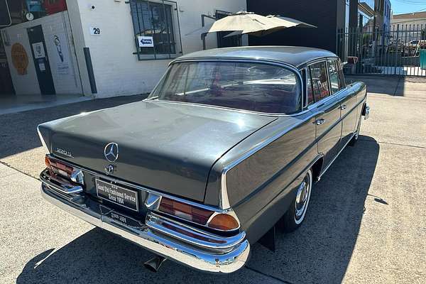 1962 Mercedes-Benz 220S W111