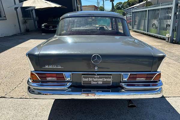 1962 Mercedes-Benz 220S W111