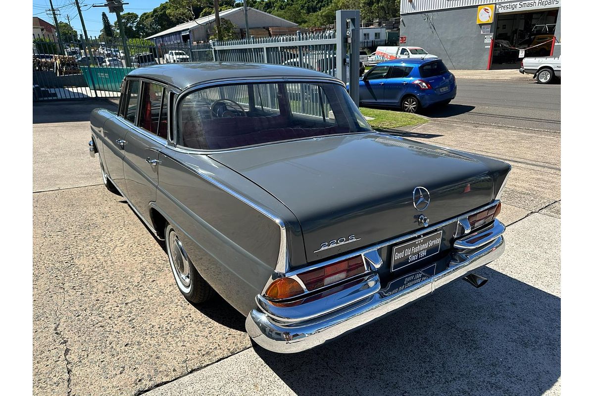 1962 Mercedes-Benz 220S W111