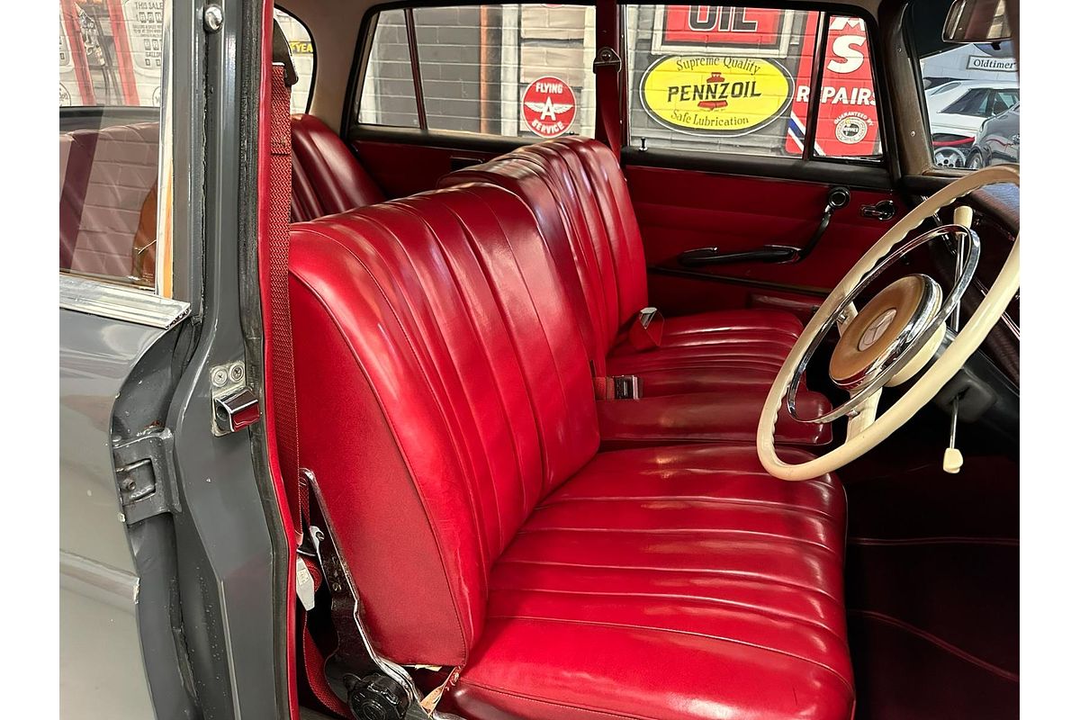 1962 Mercedes-Benz 220S W111