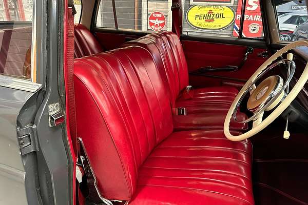 1962 Mercedes-Benz 220S W111
