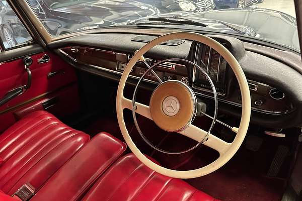 1962 Mercedes-Benz 220S W111