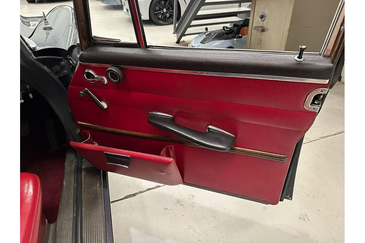 1962 Mercedes-Benz 220S W111