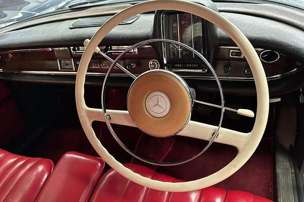 1962 Mercedes-Benz 220S W111