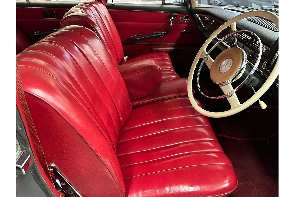 1962 Mercedes-Benz 220S W111