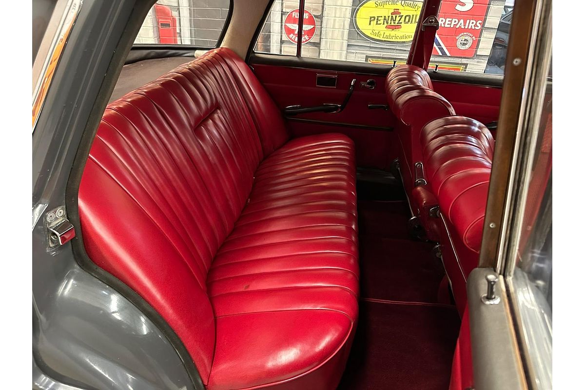 1962 Mercedes-Benz 220S W111
