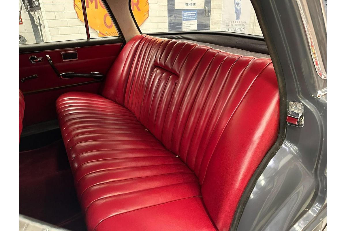 1962 Mercedes-Benz 220S W111