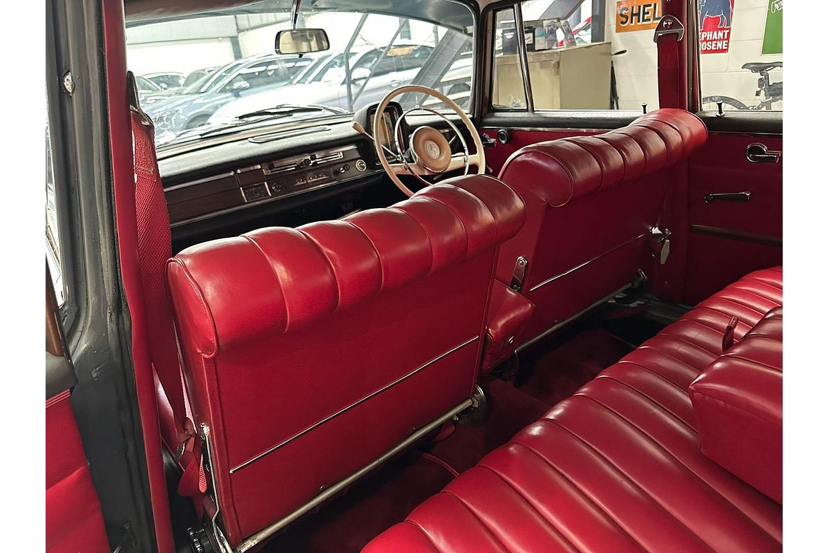 1962 Mercedes-Benz 220S W111