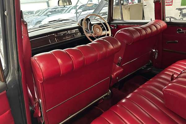1962 Mercedes-Benz 220S W111