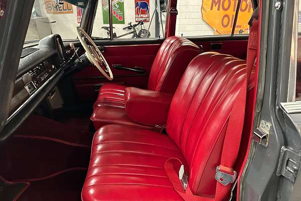 1962 Mercedes-Benz 220S W111