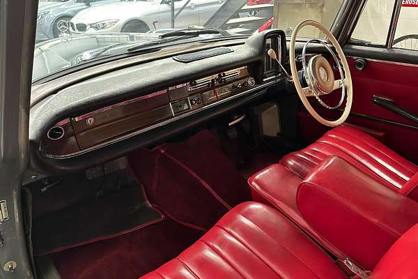1962 Mercedes-Benz 220S W111