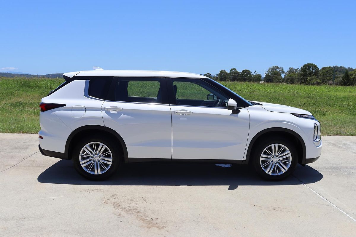 2022 Mitsubishi Outlander ES ZM