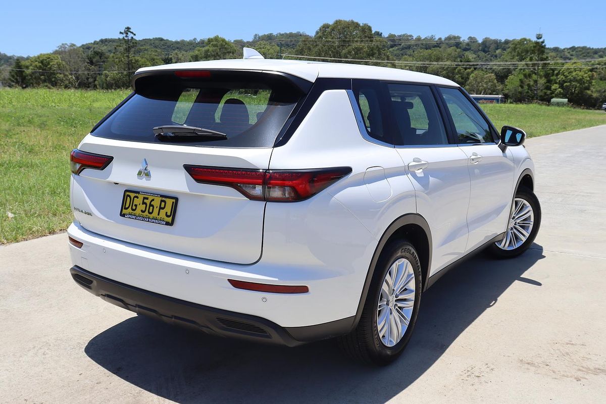 2022 Mitsubishi Outlander ES ZM