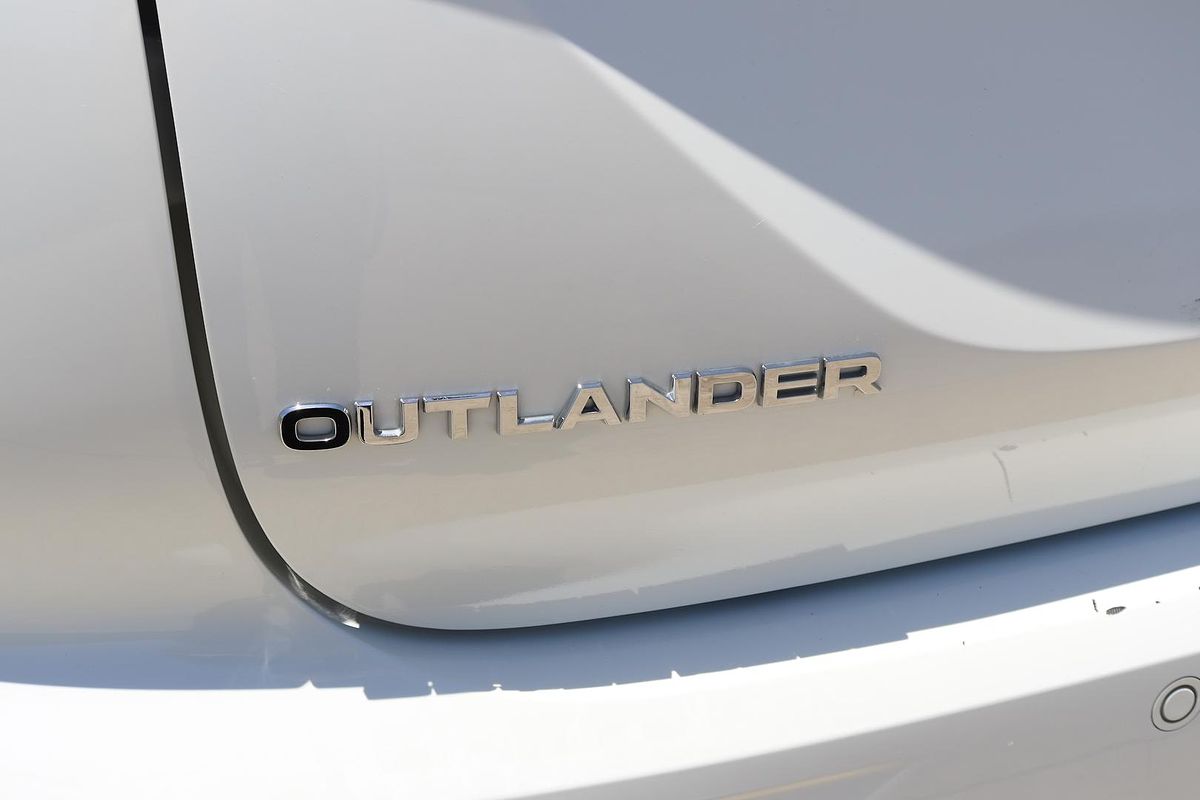 2022 Mitsubishi Outlander ES ZM