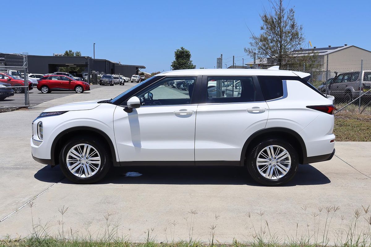 2022 Mitsubishi Outlander ES ZM