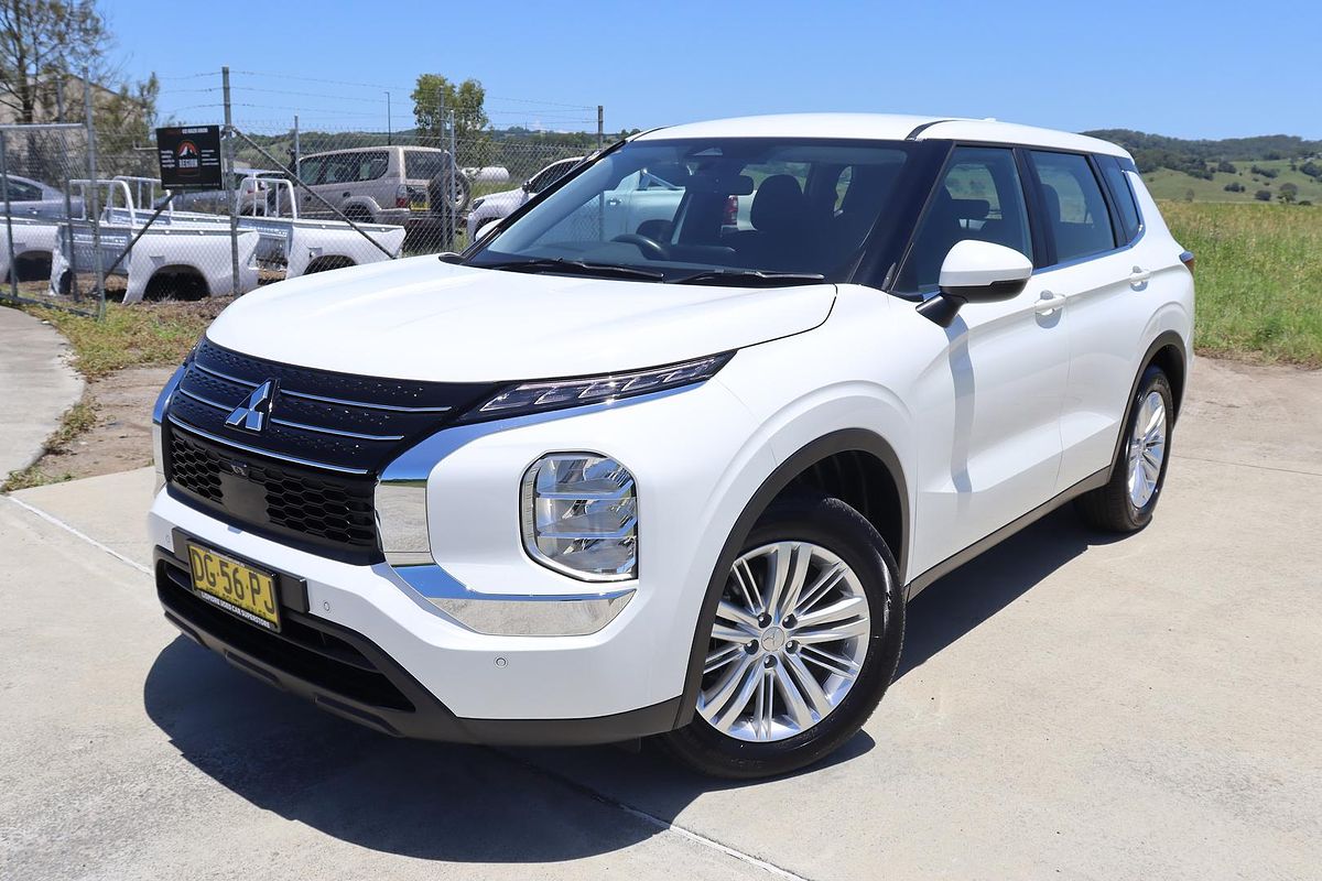 2022 Mitsubishi Outlander ES ZM