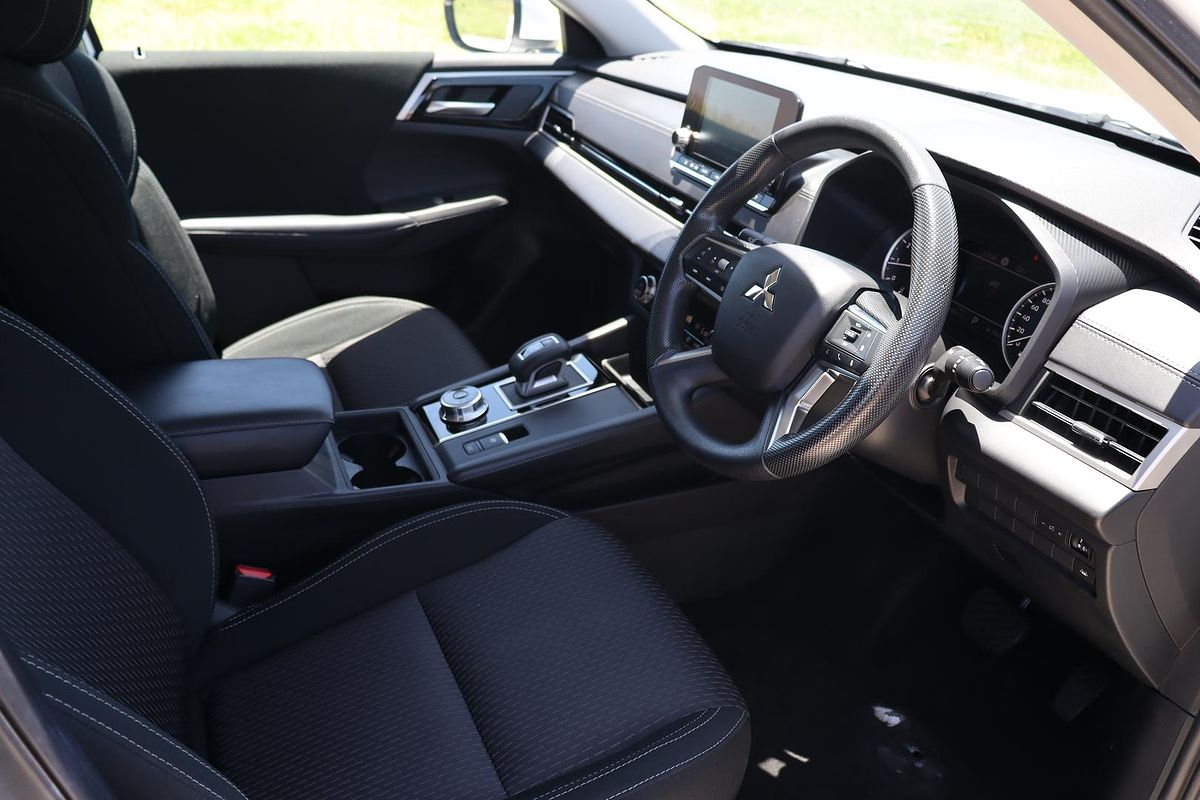 2022 Mitsubishi Outlander ES ZM