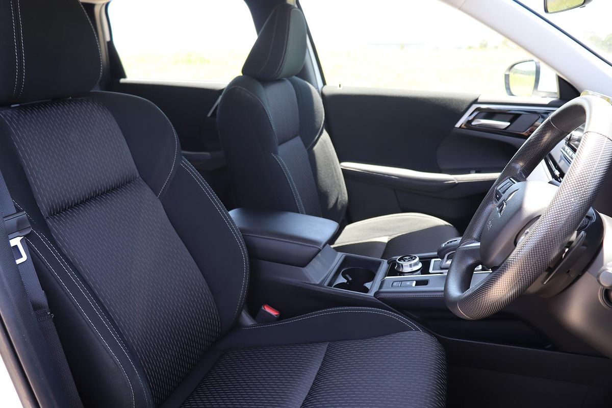 2022 Mitsubishi Outlander ES ZM