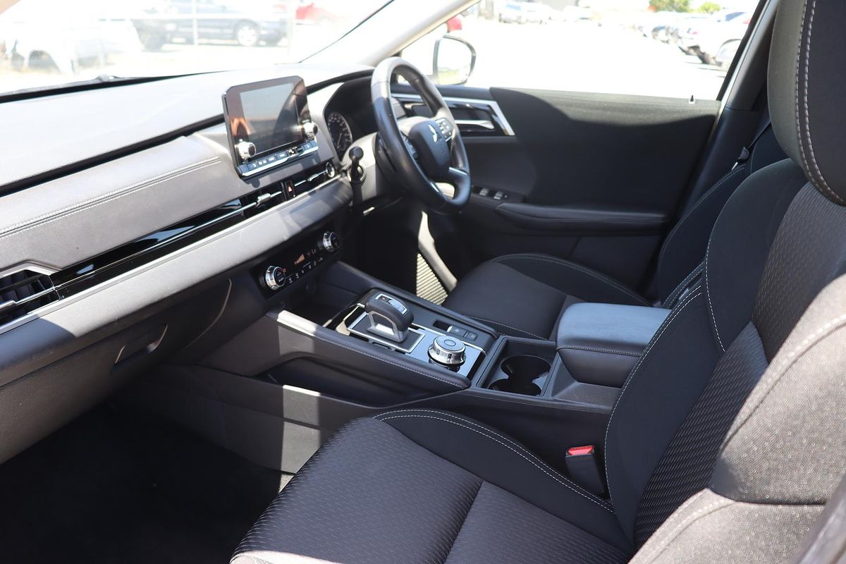 2022 Mitsubishi Outlander ES ZM