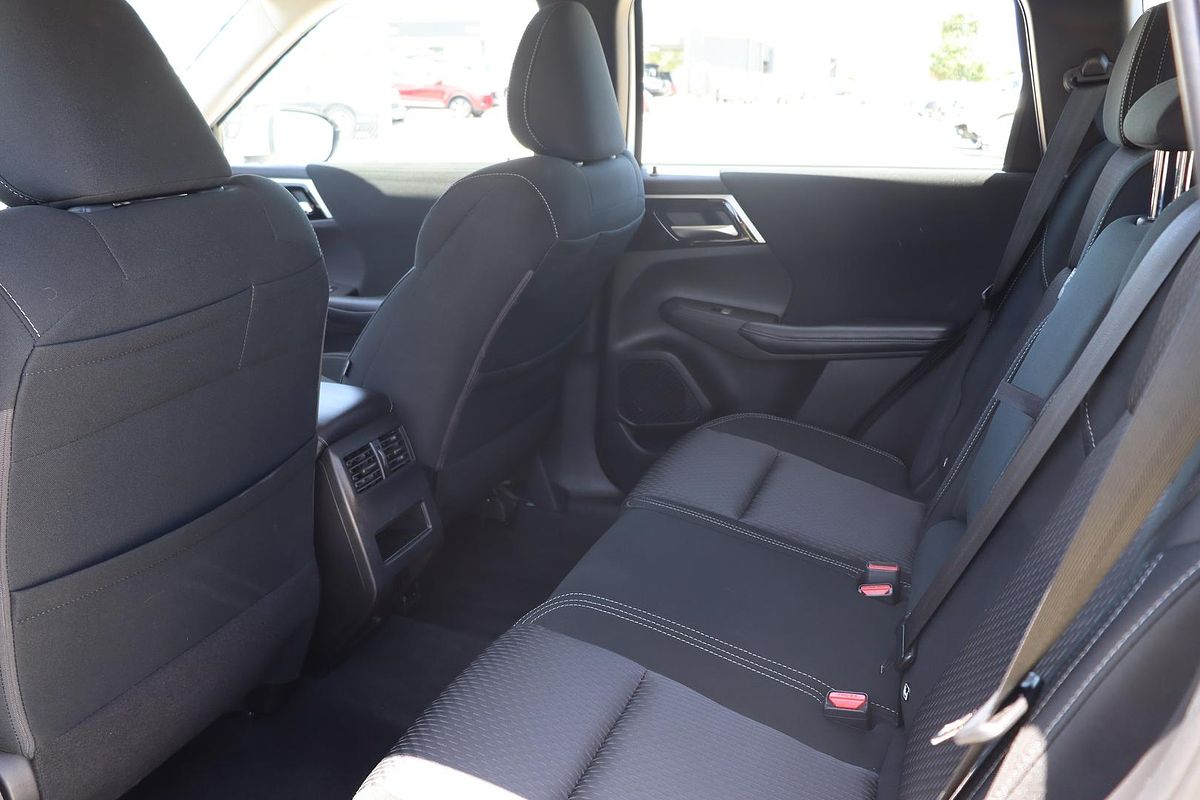 2022 Mitsubishi Outlander ES ZM